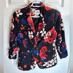 Floral three-quarter sleeve blazer